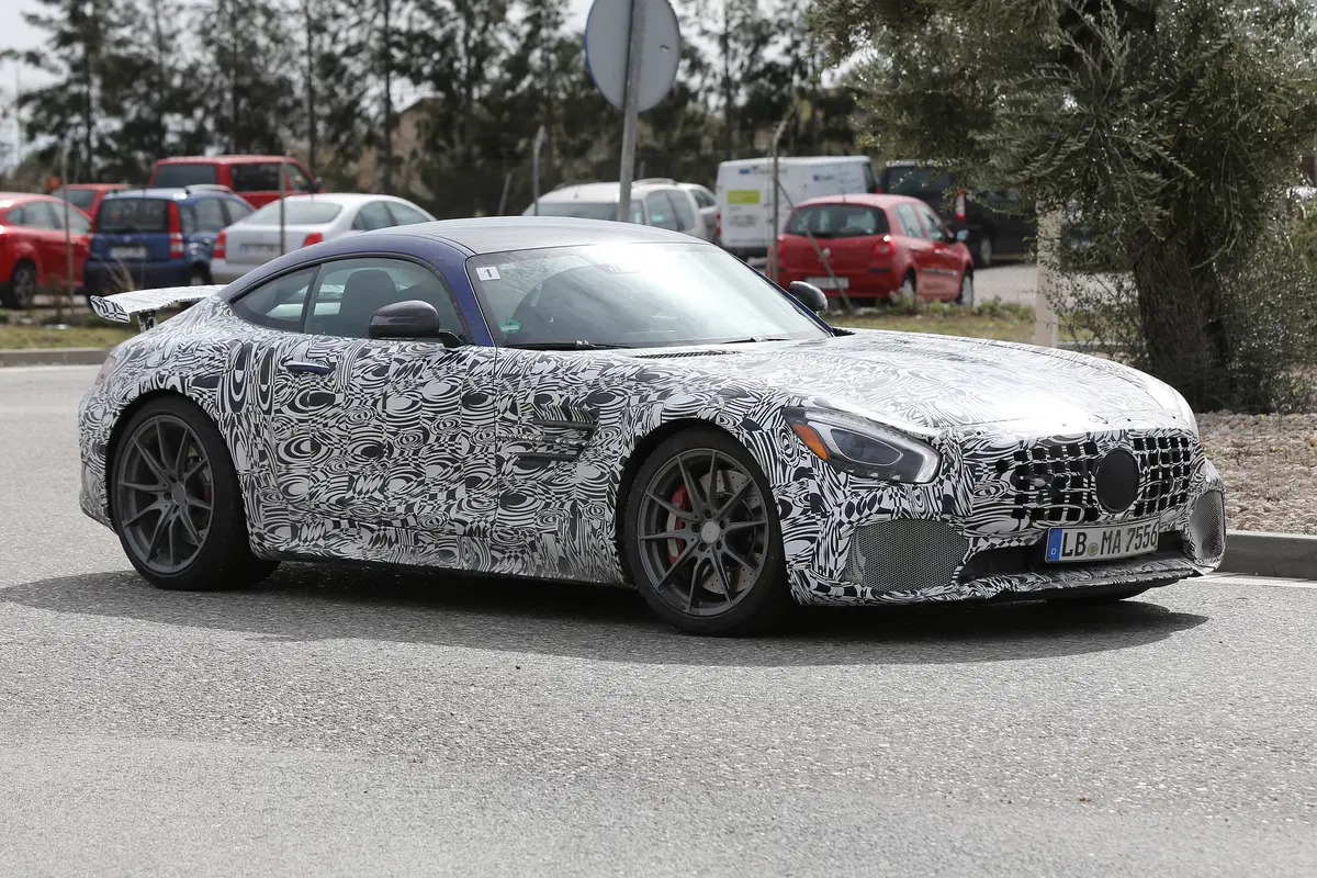 Mercedes AMG GT R: si avvicina la produzione in serie (2)