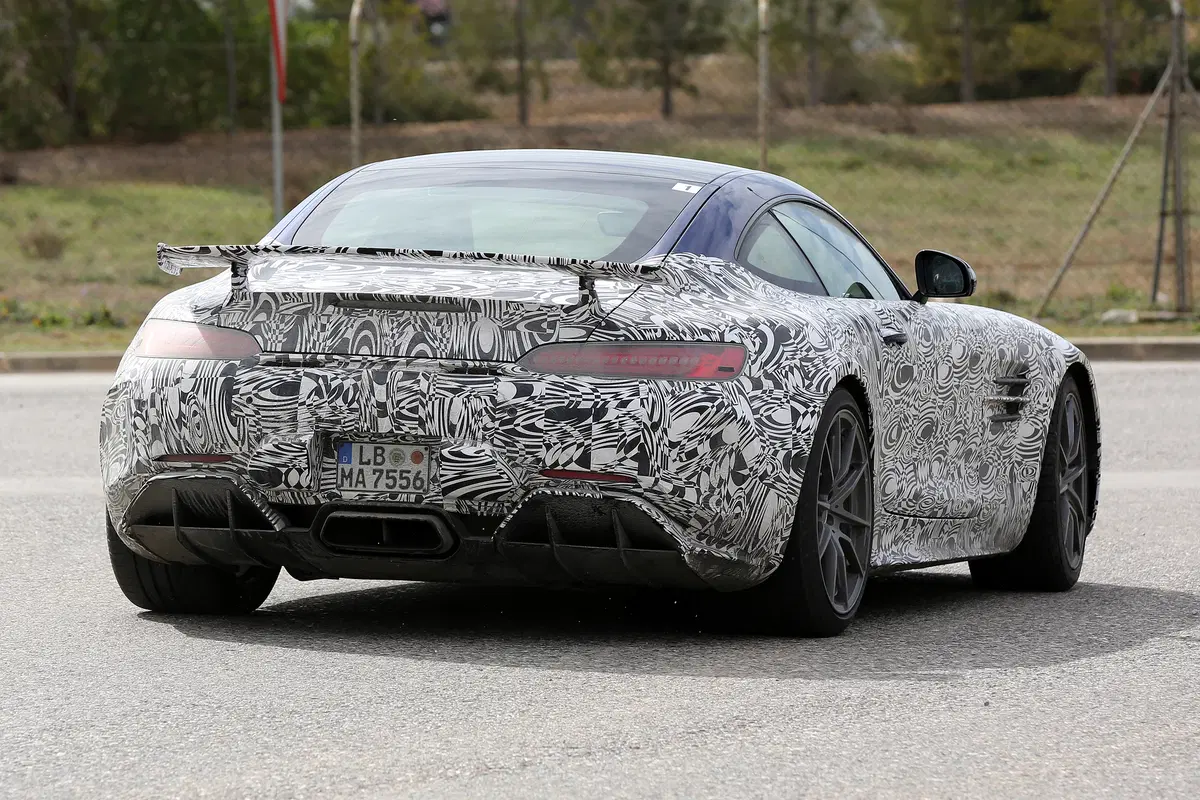 Mercedes AMG GT R: si avvicina la produzione in serie (8)
