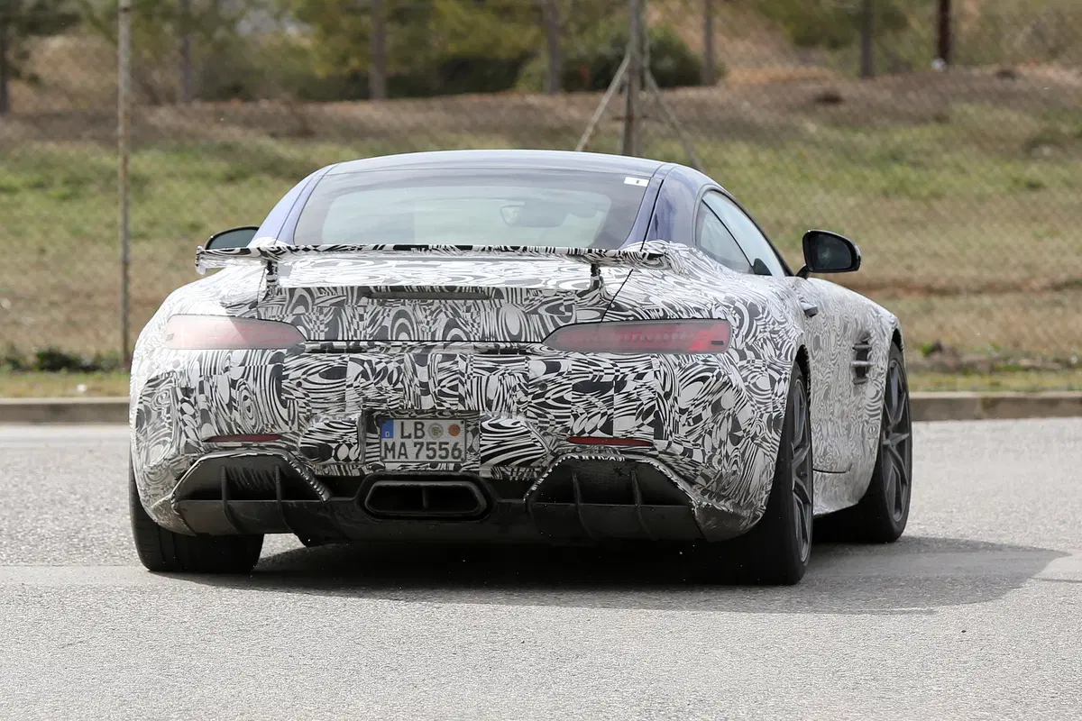Mercedes AMG GT R: si avvicina la produzione in serie (7)