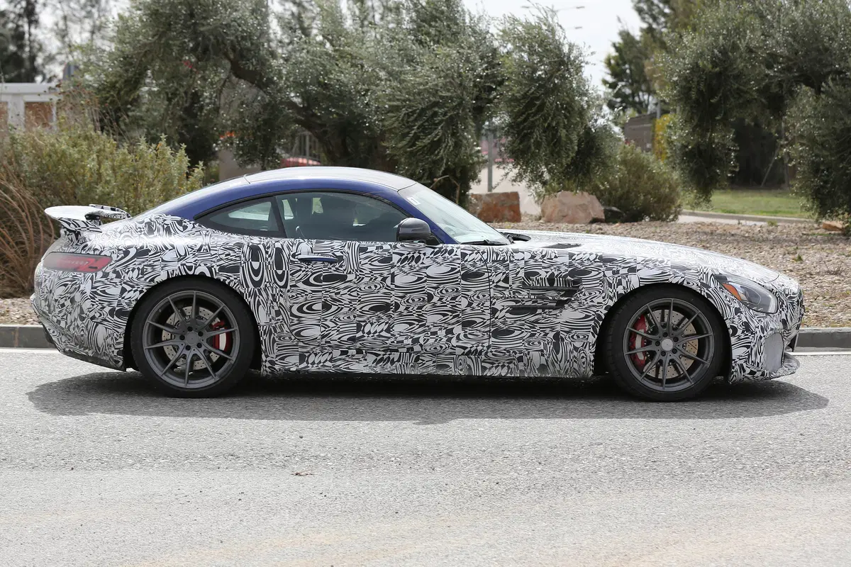 Mercedes AMG GT R: si avvicina la produzione in serie (4)