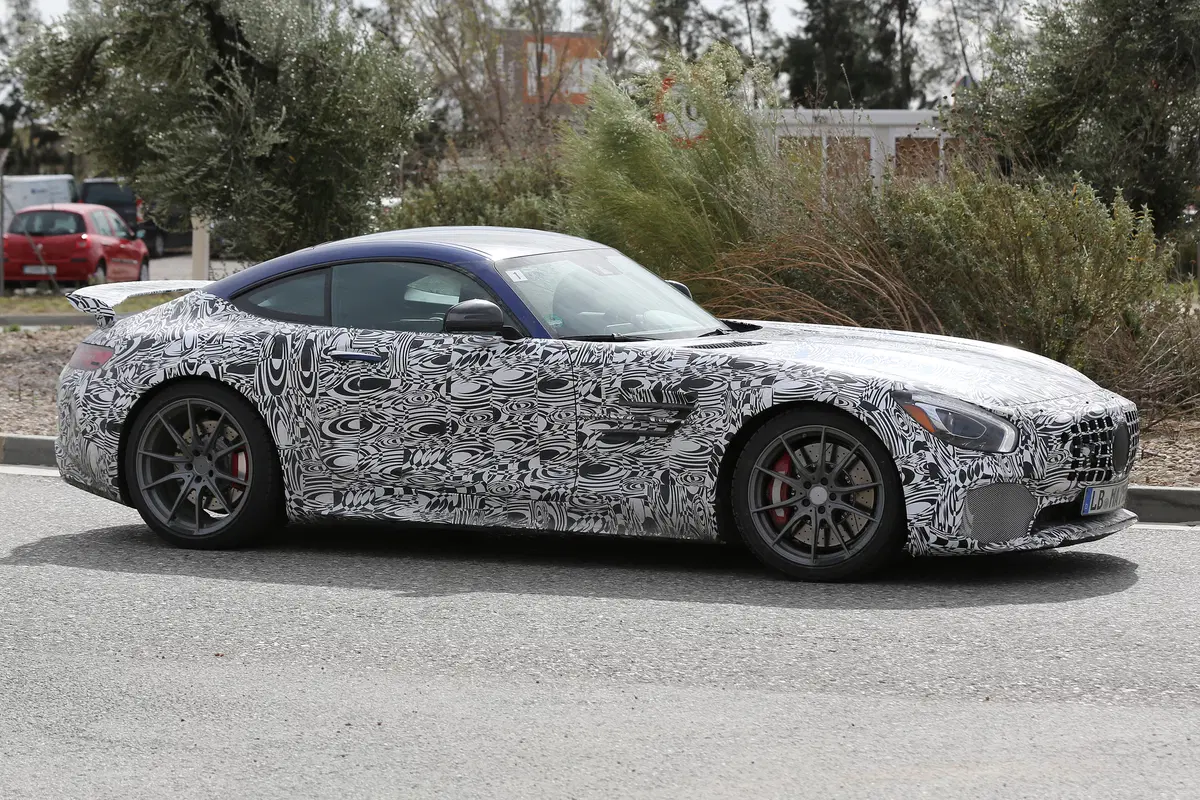 Mercedes AMG GT R: si avvicina la produzione in serie (3)