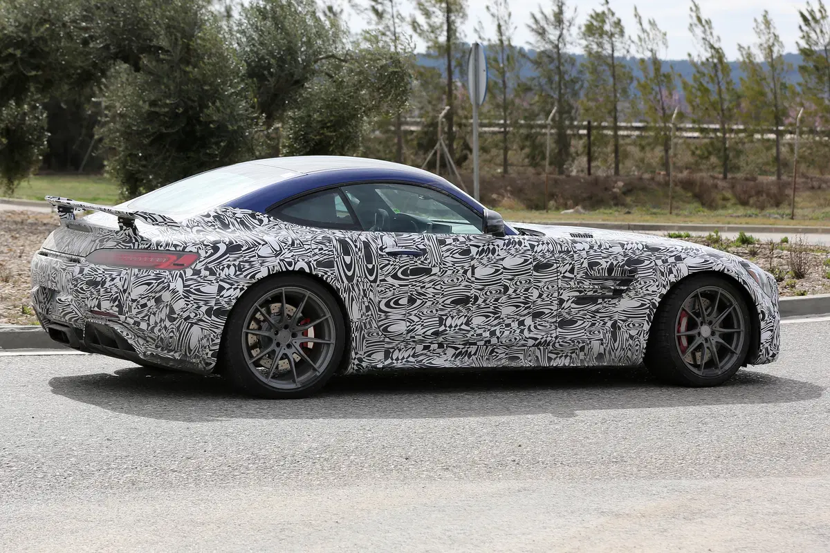 Mercedes AMG GT R: si avvicina la produzione in serie (5)