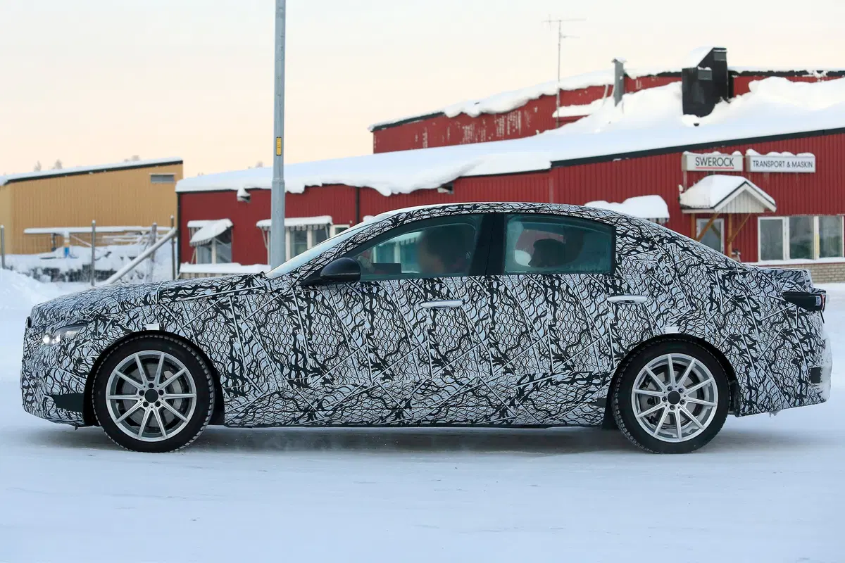 Mercedes Classe C, le foto spia (2)