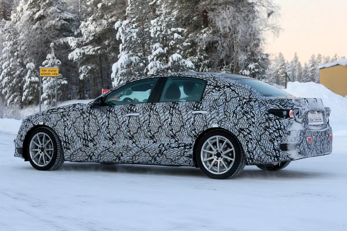 Mercedes Classe C, le foto spia (9)