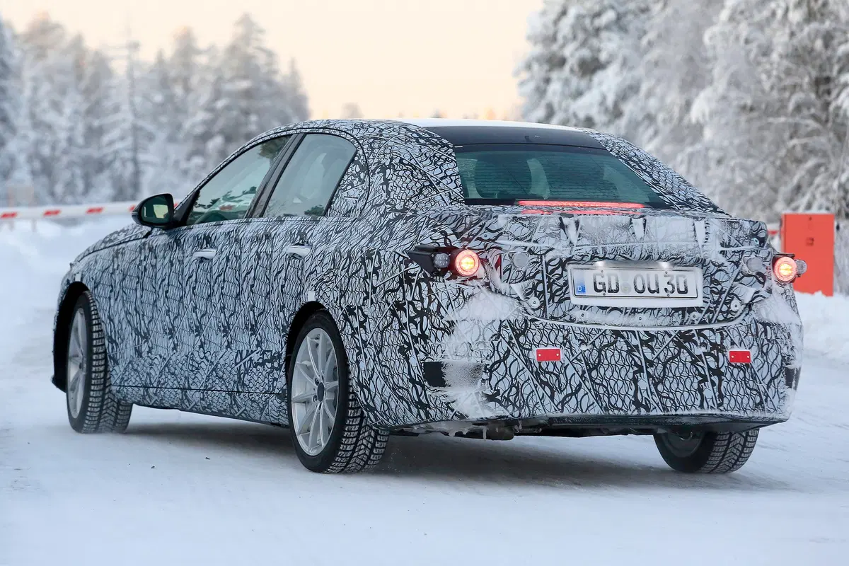 Mercedes Classe C, le foto spia (10)