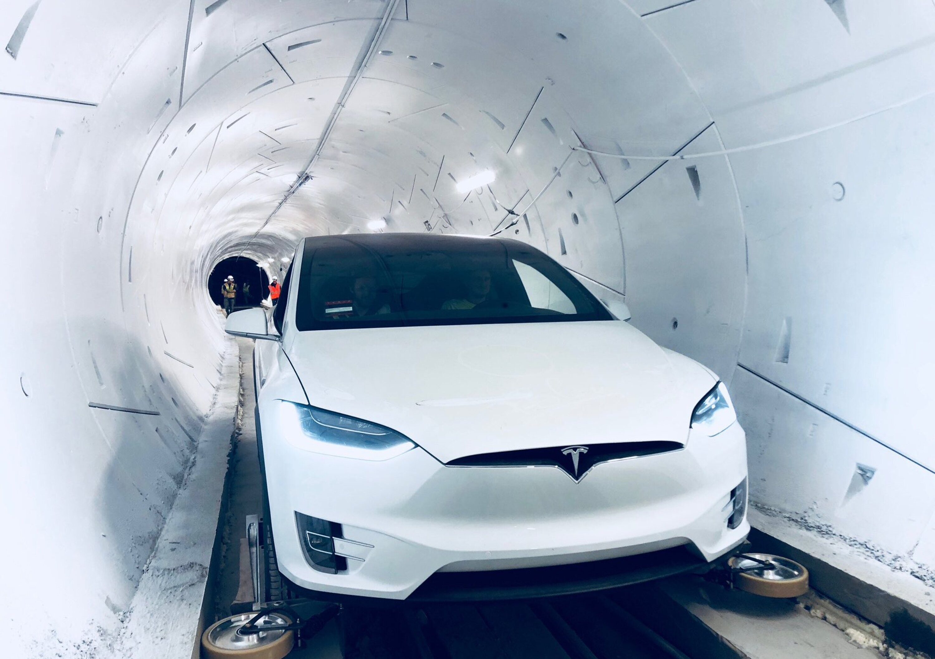 Elon Musk, prove per il tunnel sotterraneo per la guida autonoma