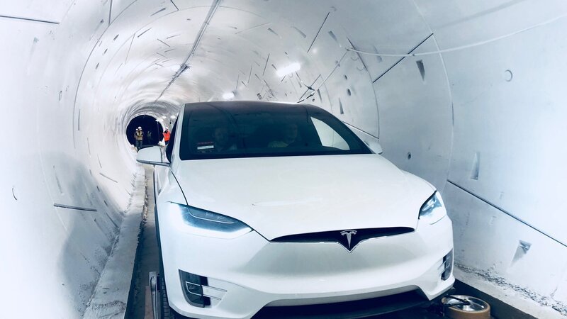 Elon Musk, prove per il tunnel sotterraneo per la guida autonoma