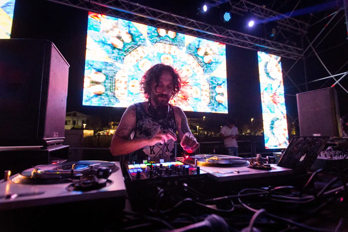 DJ Aladyn, il re dello scratch che va pazzo per il peperoncino (5)