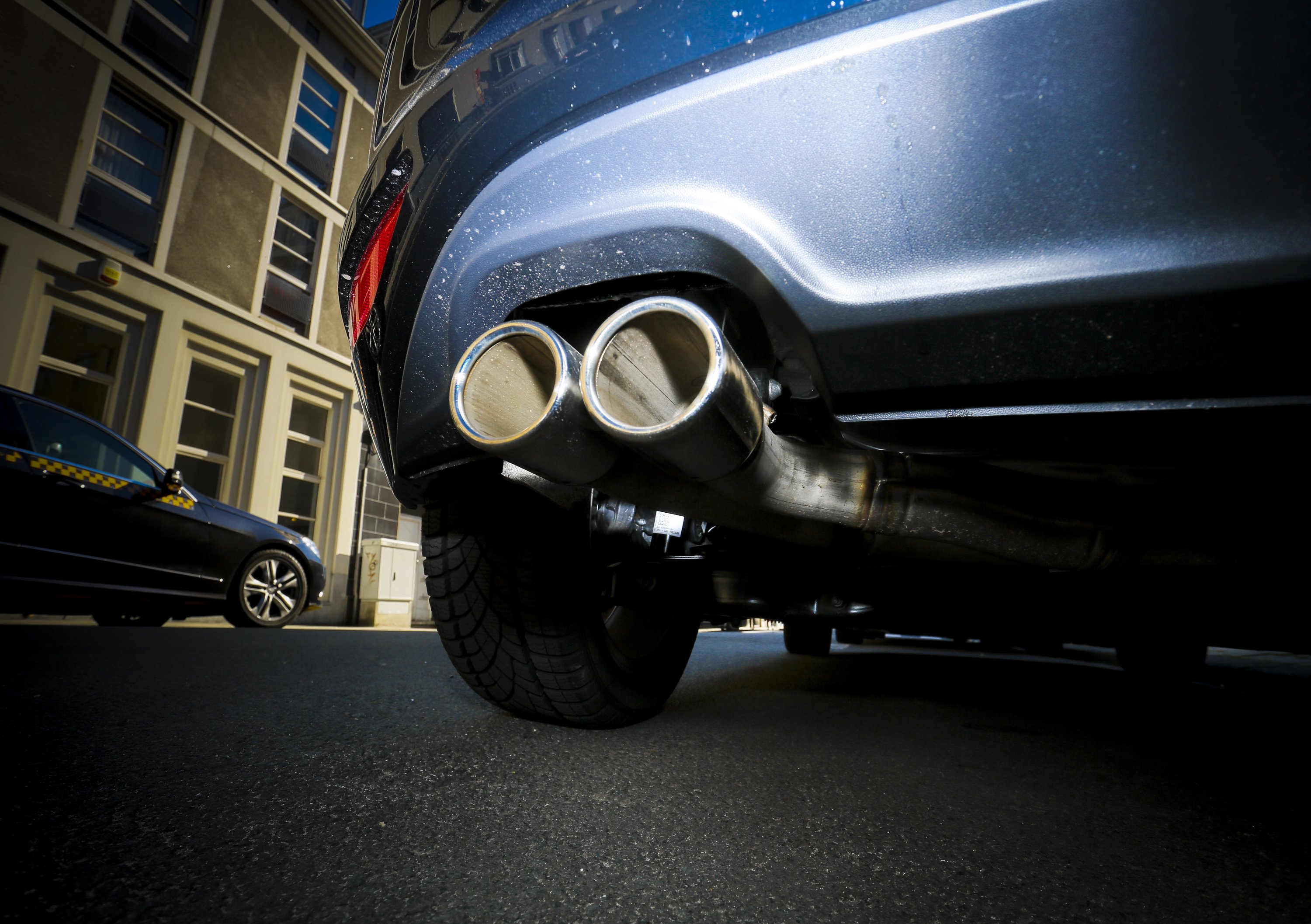 Emissioni CO2 auto, accordo UE per taglio del 37,5% entro il 2030