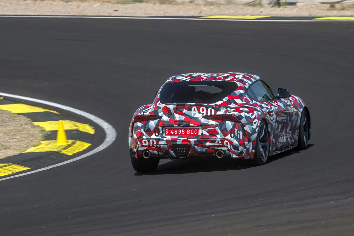 Toyota Supra 2019, va forte e mantiene fede alla tradizione [Video] (3)