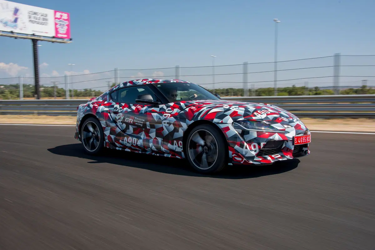 Toyota Supra 2019, va forte e mantiene fede alla tradizione [Video] (4)