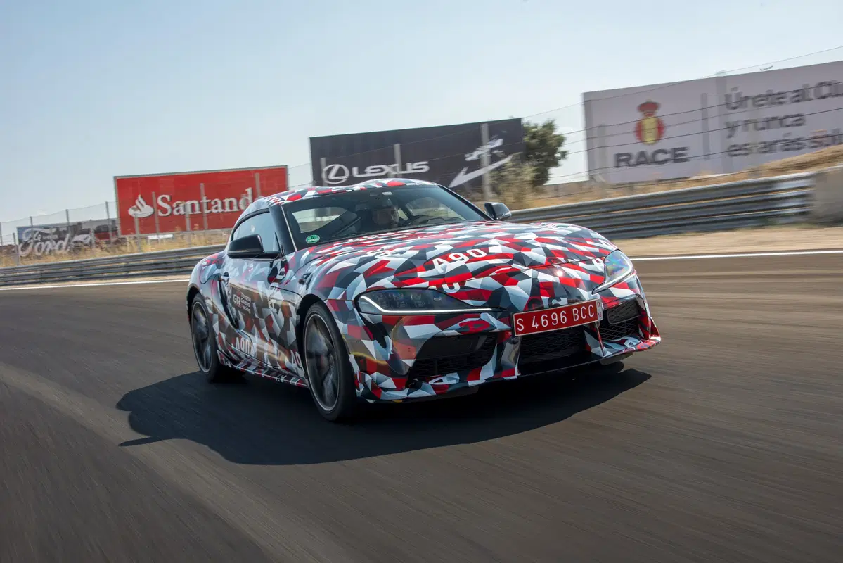Toyota Supra 2019, va forte e mantiene fede alla tradizione [Video] (8)