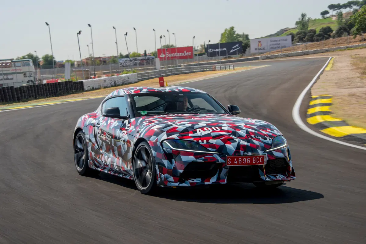 Toyota Supra 2019, va forte e mantiene fede alla tradizione [Video] (10)
