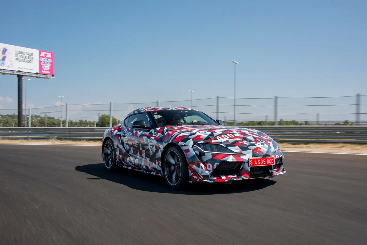 Toyota Supra 2019, va forte e mantiene fede alla tradizione [Video] (12)