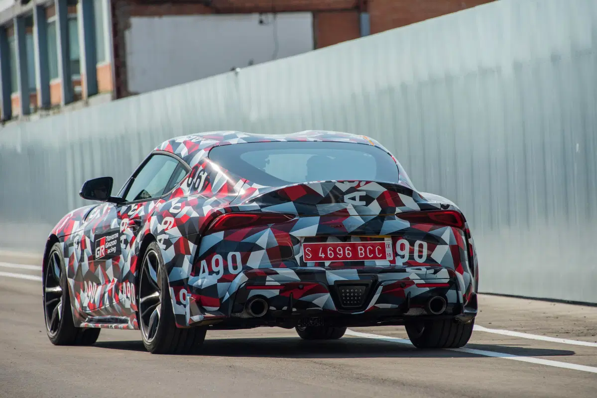 Toyota Supra 2019, va forte e mantiene fede alla tradizione [Video] (14)