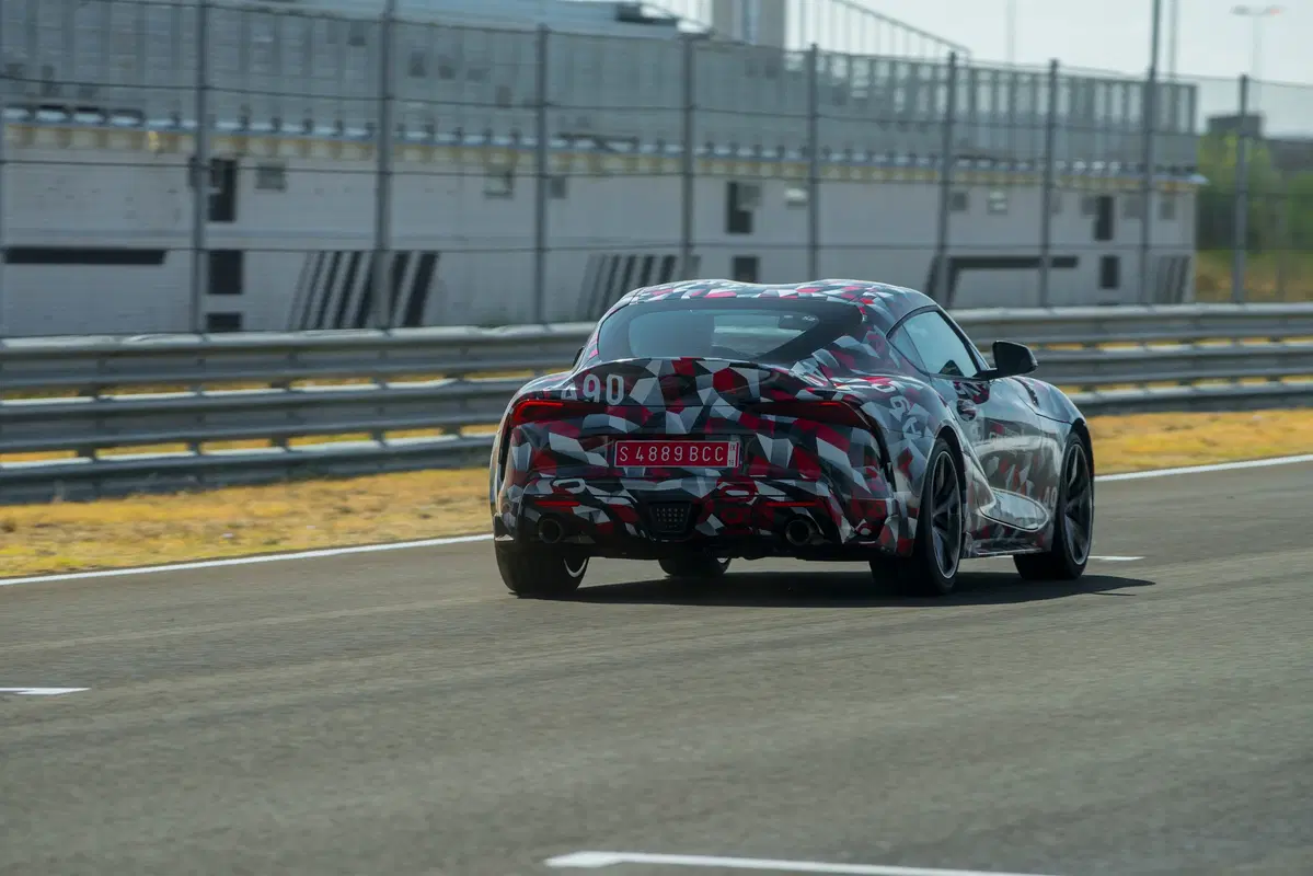 Toyota Supra 2019, va forte e mantiene fede alla tradizione [Video] (15)