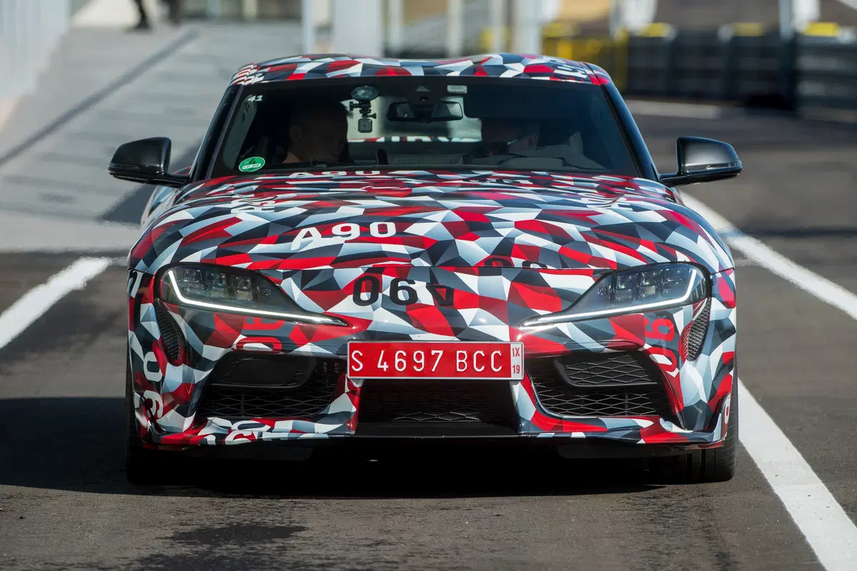 Toyota Supra 2019, va forte e mantiene fede alla tradizione [Video] (16)