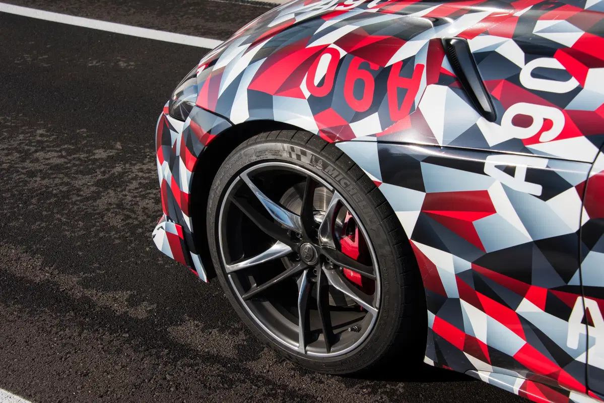 Toyota Supra 2019, va forte e mantiene fede alla tradizione [Video] (19)