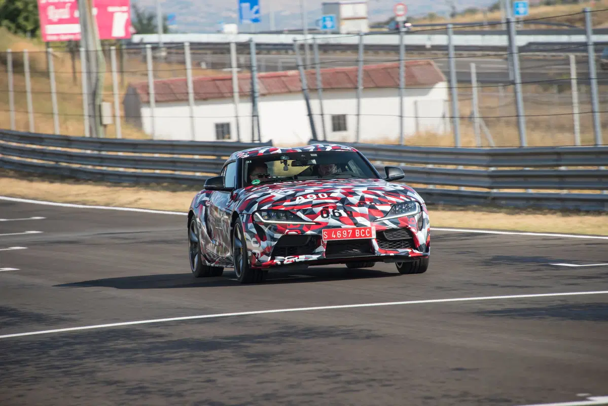 Toyota Supra 2019, va forte e mantiene fede alla tradizione [Video] (20)