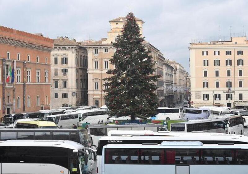 Roma, protesta bus turistici: centro paralizzato