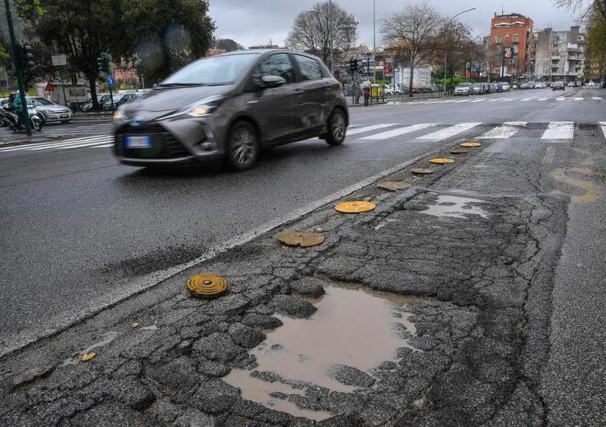 Buche a Roma? Ci vuole l'Esercito (che però non ci sta)