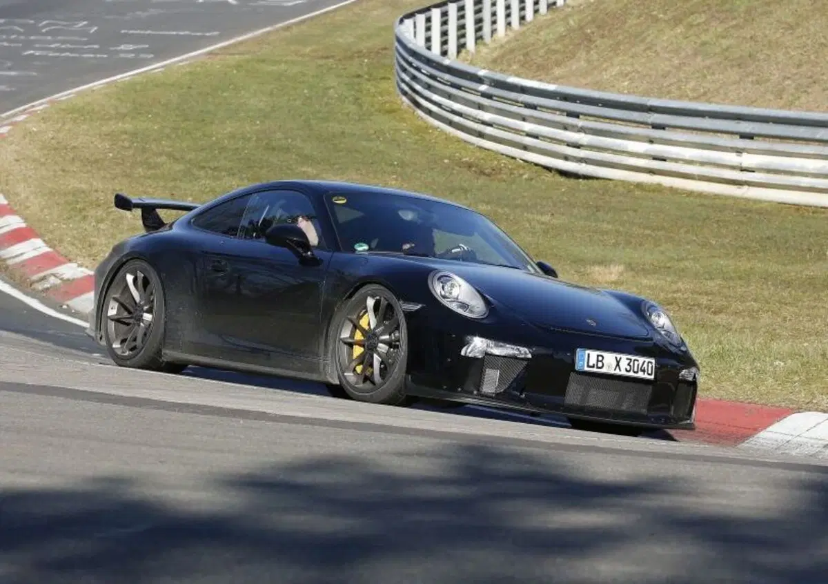 Porsche 911: in arrivo il restyling della GT3