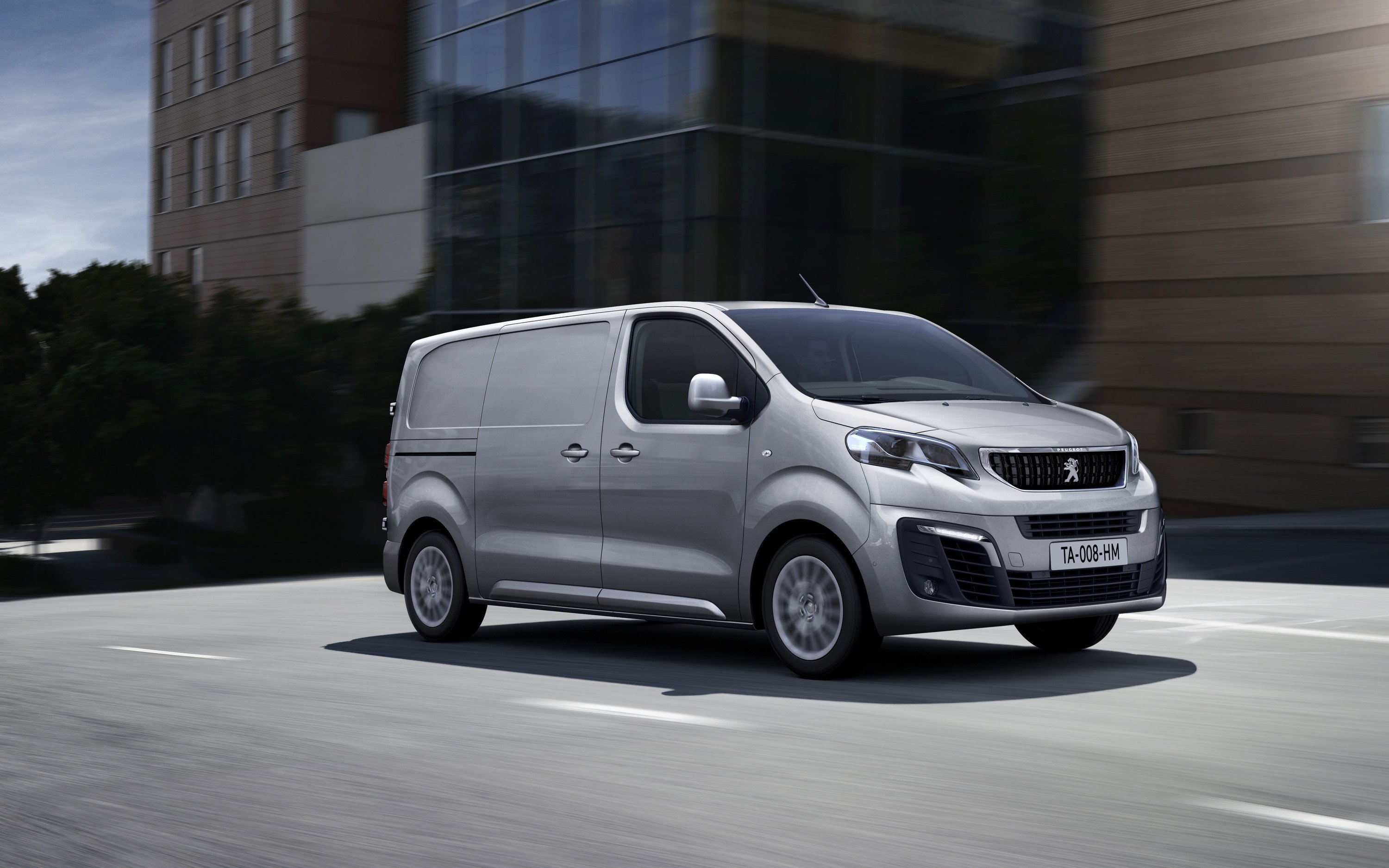Nuovo Peugeot Expert: furgone hi-tech