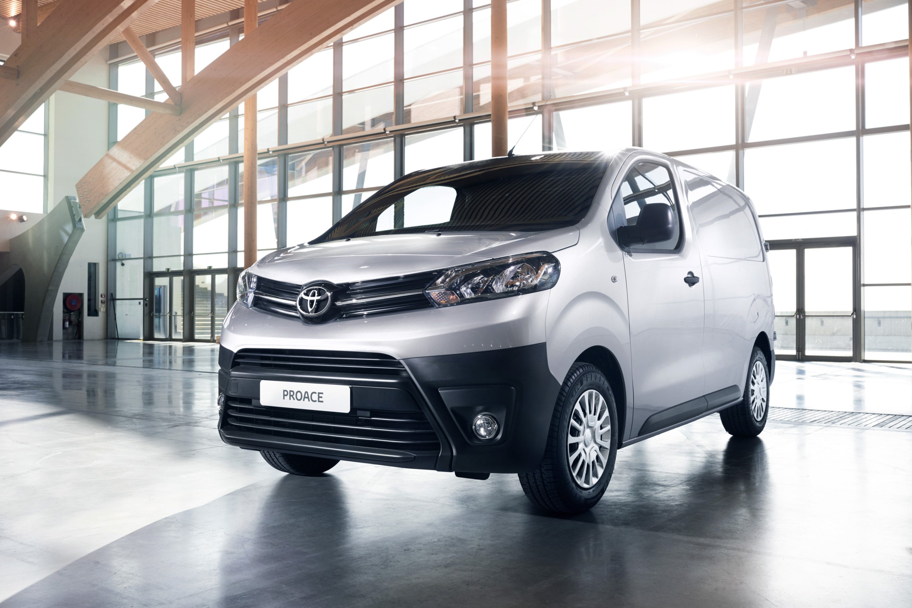 Toyota Proace Van: il furgone del Sol Levante sbarca al Salone di Birmingham
