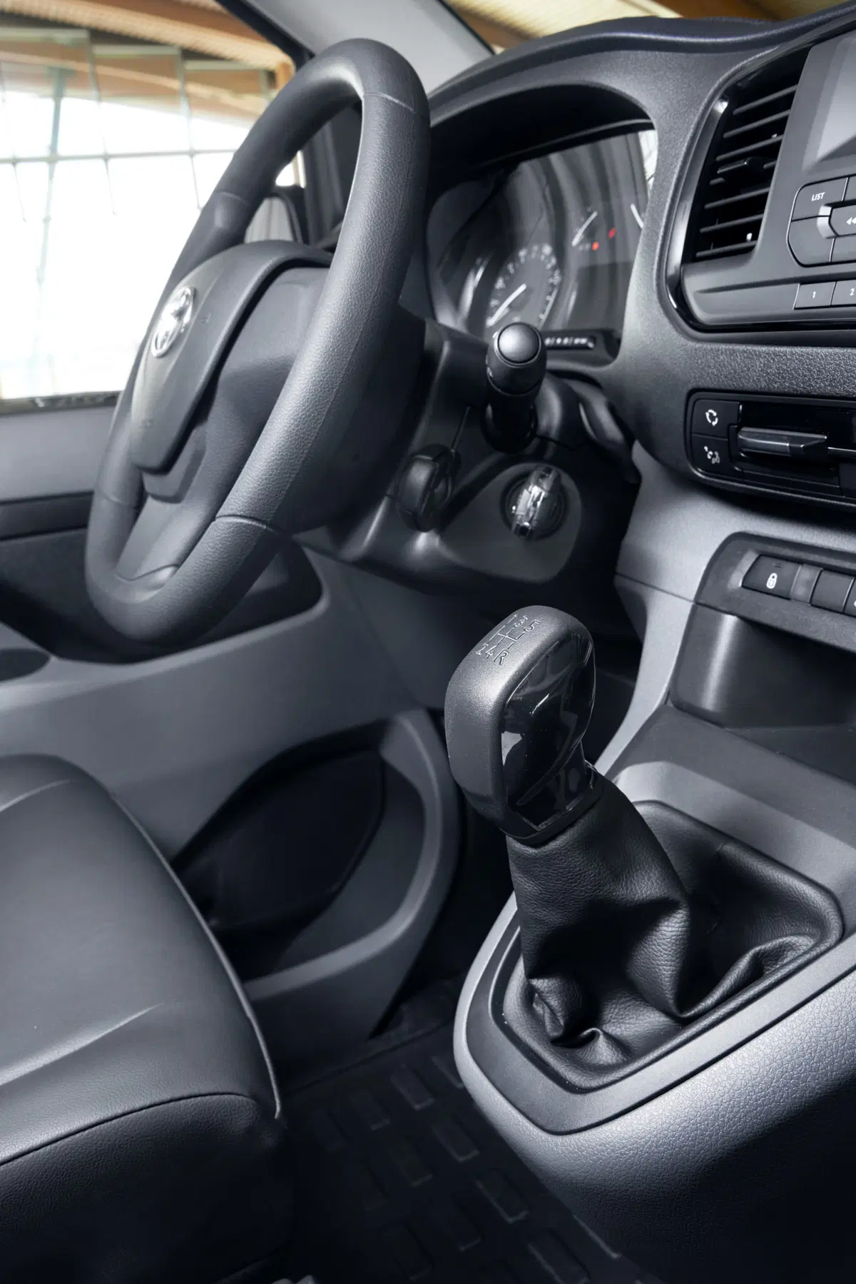 Toyota Proace Van: il furgone del Sol Levante sbarca al Salone di Birmingham (4)
