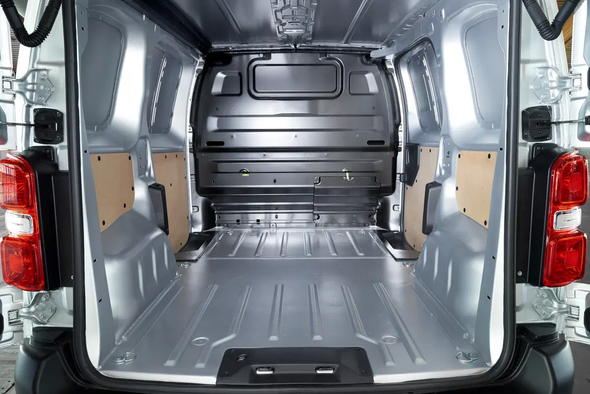 Toyota Proace Van: il furgone del Sol Levante sbarca al Salone di Birmingham (5)