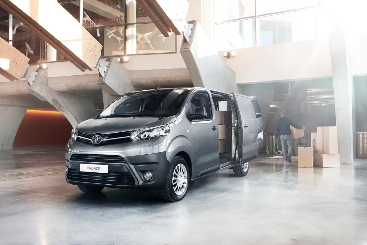Toyota Proace Van: il furgone del Sol Levante sbarca al Salone di Birmingham (8)