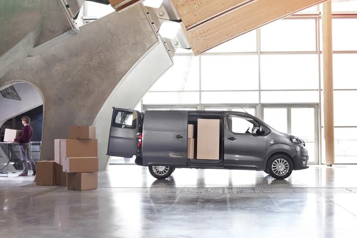 Toyota Proace Van: il furgone del Sol Levante sbarca al Salone di Birmingham (9)