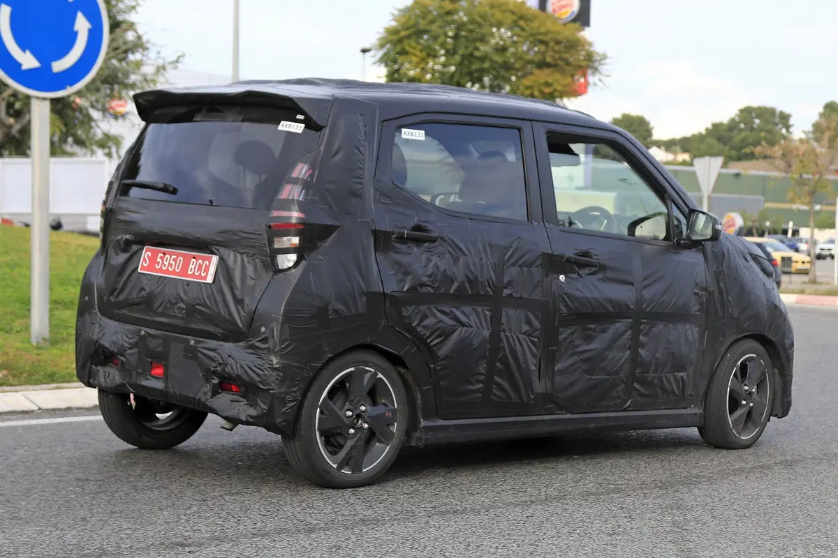 Nissan DayZ: mini-monovolume per il Giappone [Foto spia] (5)