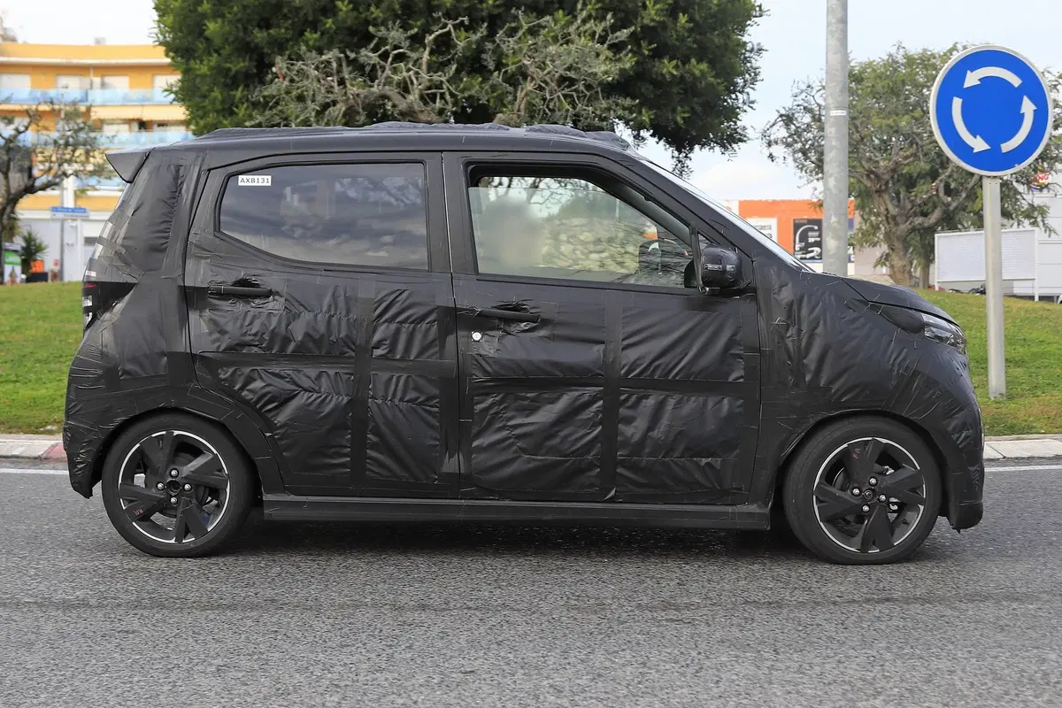 Nissan DayZ: mini-monovolume per il Giappone [Foto spia] (3)
