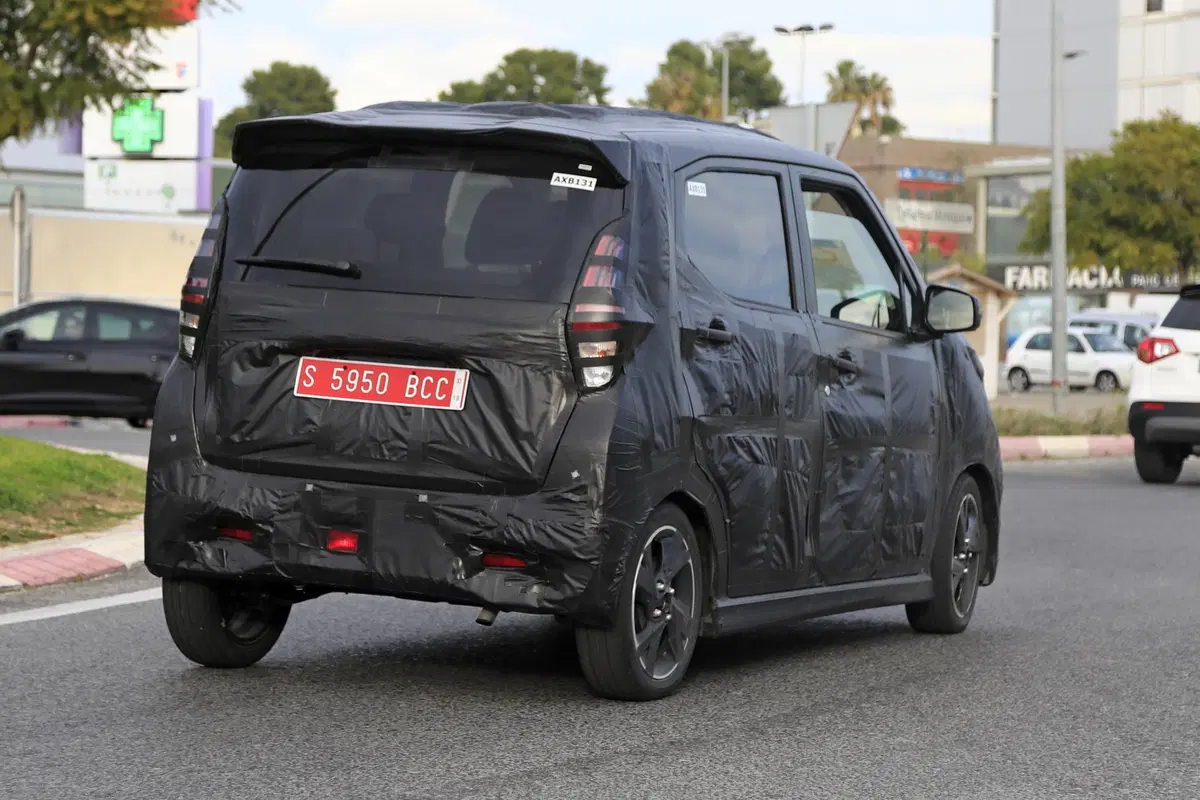 Nissan DayZ: mini-monovolume per il Giappone [Foto spia] (7)