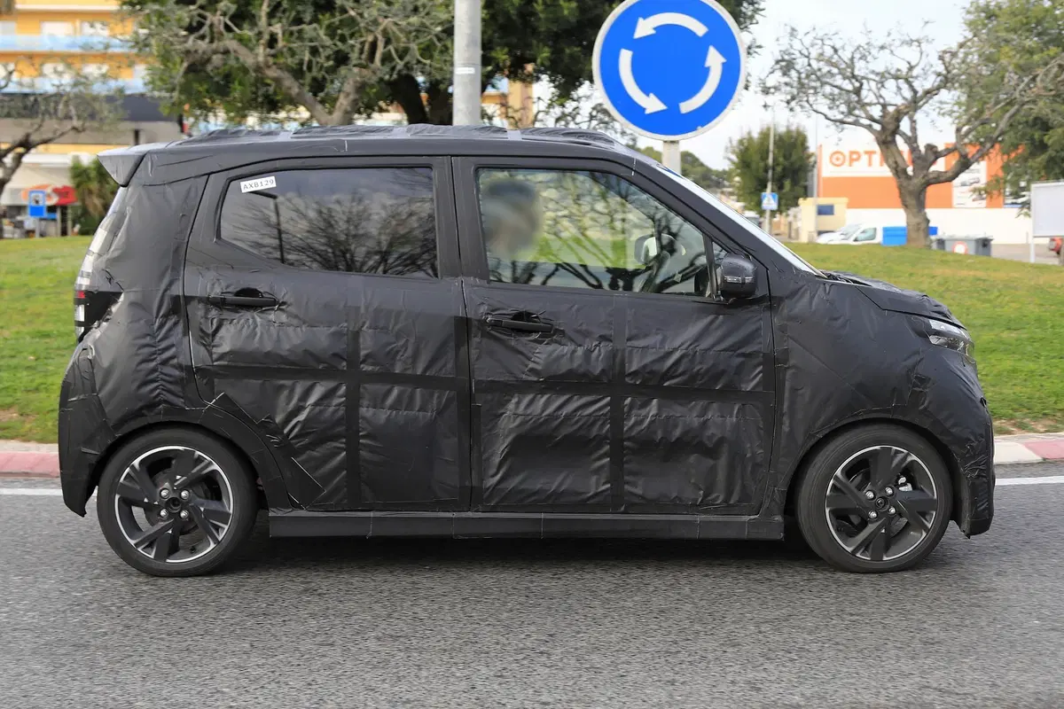 Nissan DayZ: mini-monovolume per il Giappone [Foto spia] (8)