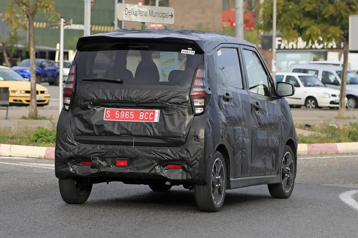 Nissan DayZ: mini-monovolume per il Giappone [Foto spia] (11)