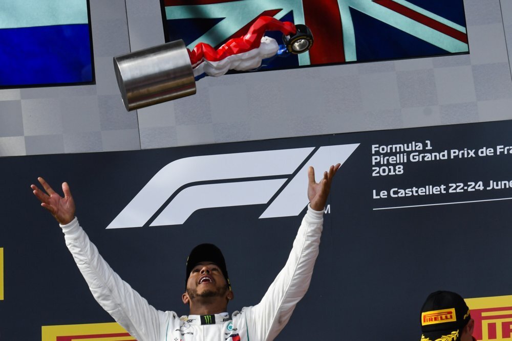 Lewis Hamilton sul podio del GP di Francia