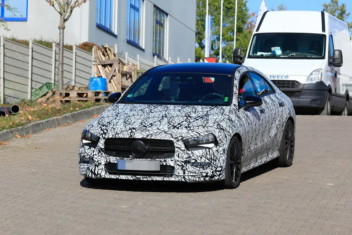Mercedes, in arrivo le potenti CLA 35 e 45 AMG [Foto spia] (4)