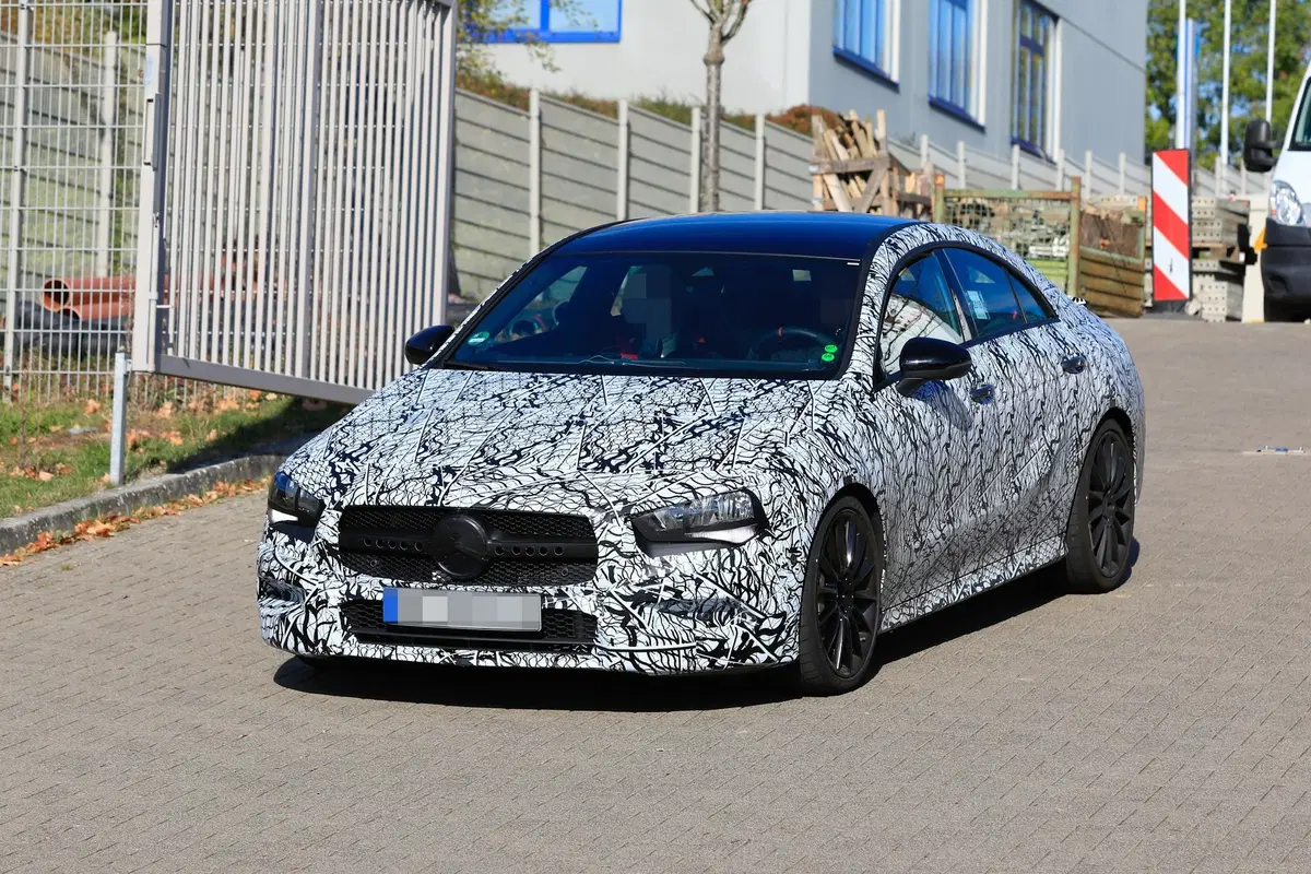 Mercedes, in arrivo le potenti CLA 35 e 45 AMG [Foto spia] (14)