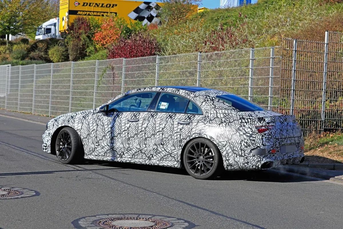 Mercedes, in arrivo le potenti CLA 35 e 45 AMG [Foto spia] (7)
