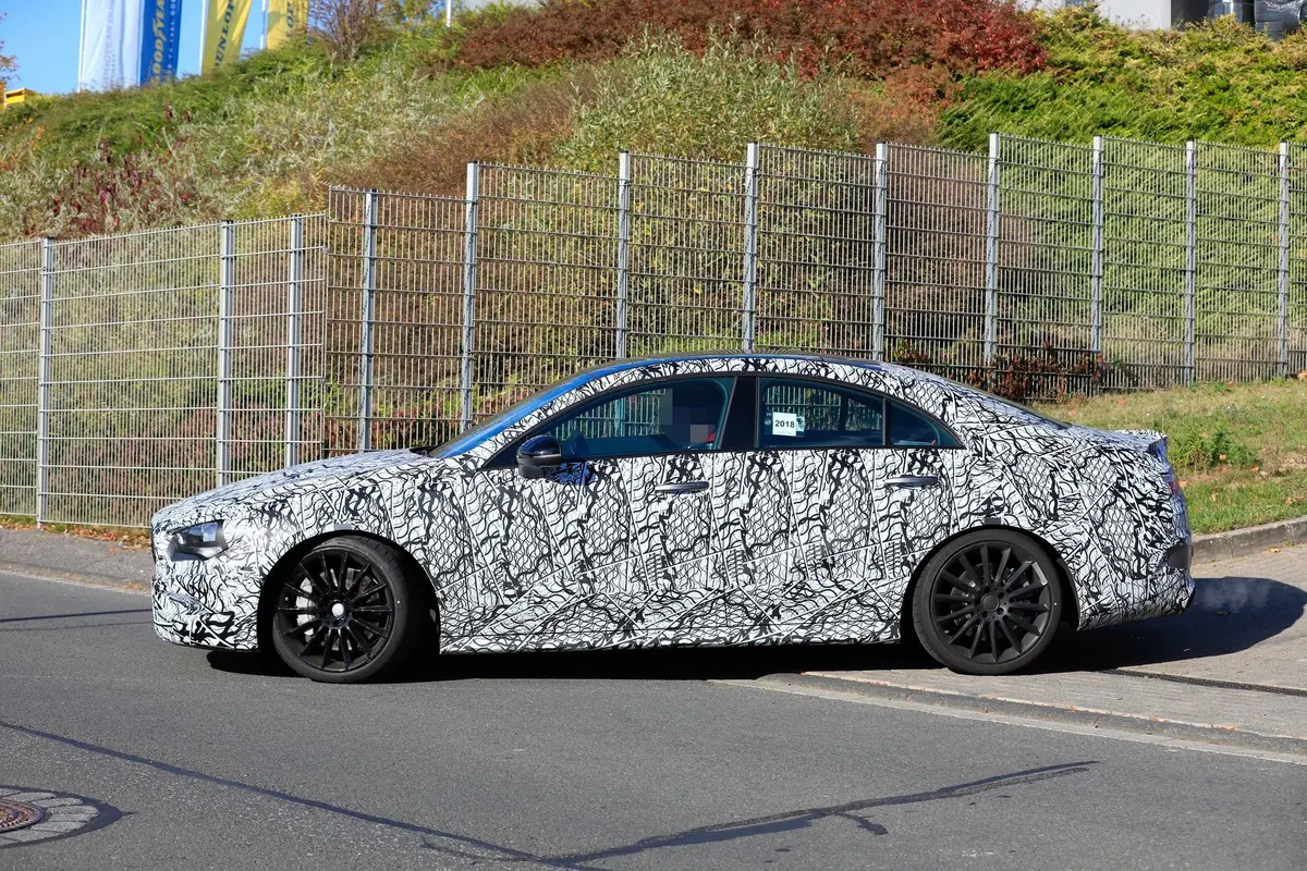 Mercedes, in arrivo le potenti CLA 35 e 45 AMG [Foto spia] (15)