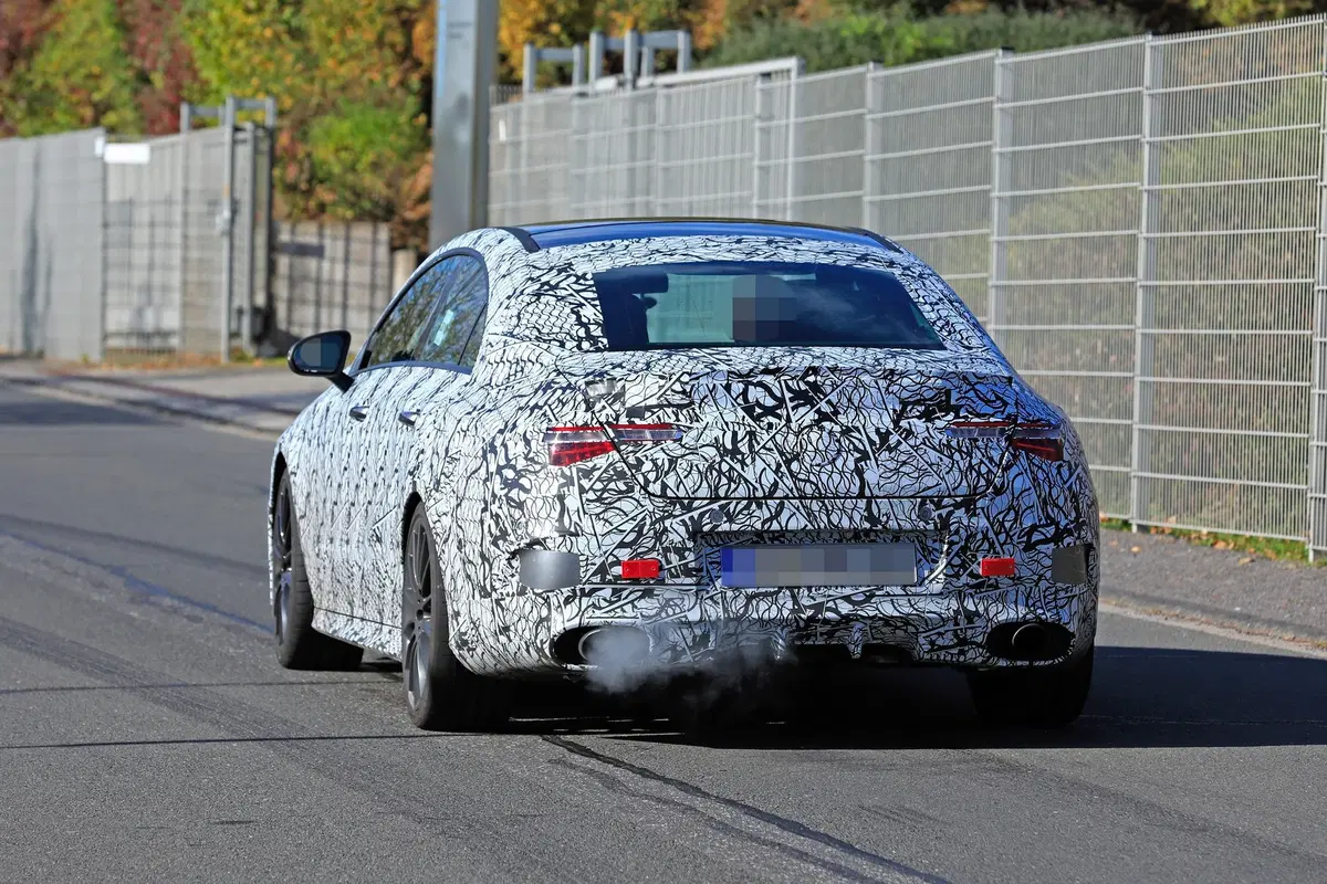 Mercedes, in arrivo le potenti CLA 35 e 45 AMG [Foto spia] (16)