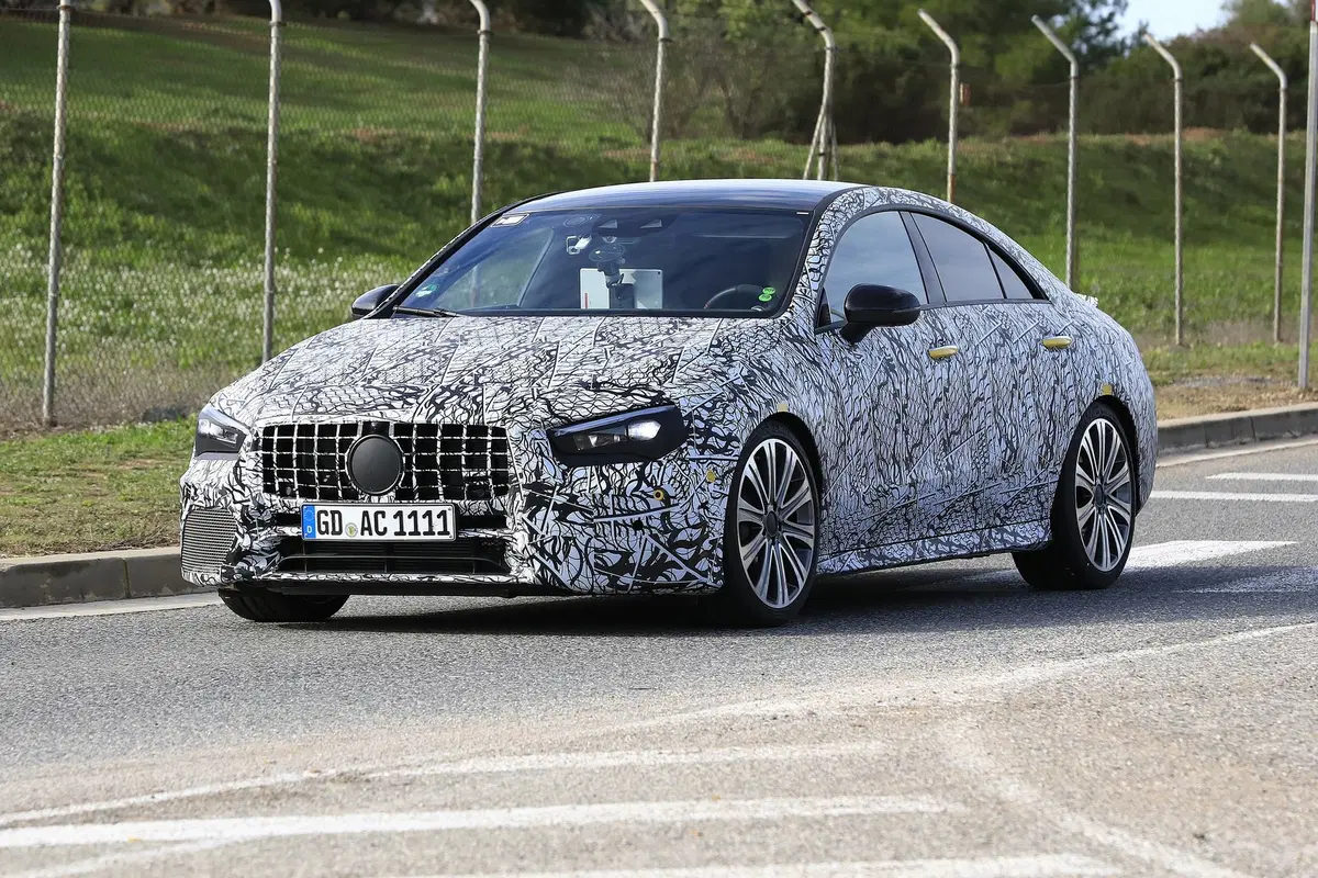 Mercedes, in arrivo le potenti CLA 35 e 45 AMG [Foto spia] (18)