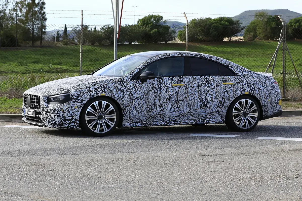 Mercedes, in arrivo le potenti CLA 35 e 45 AMG [Foto spia] (5)