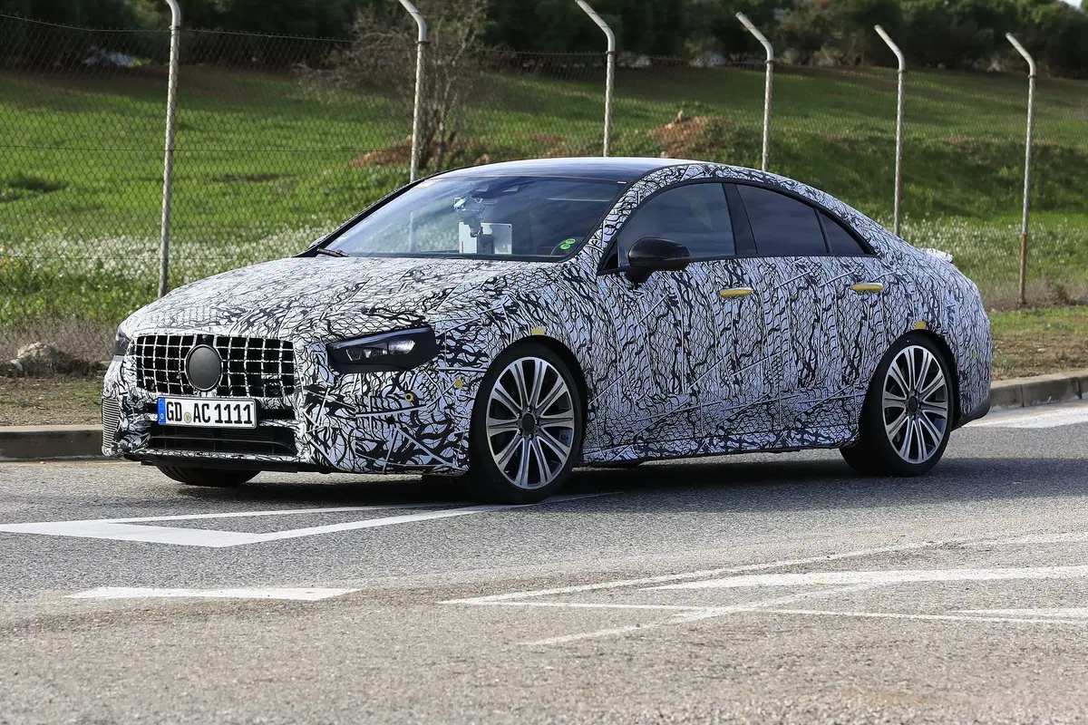 Mercedes, in arrivo le potenti CLA 35 e 45 AMG [Foto spia] (12)