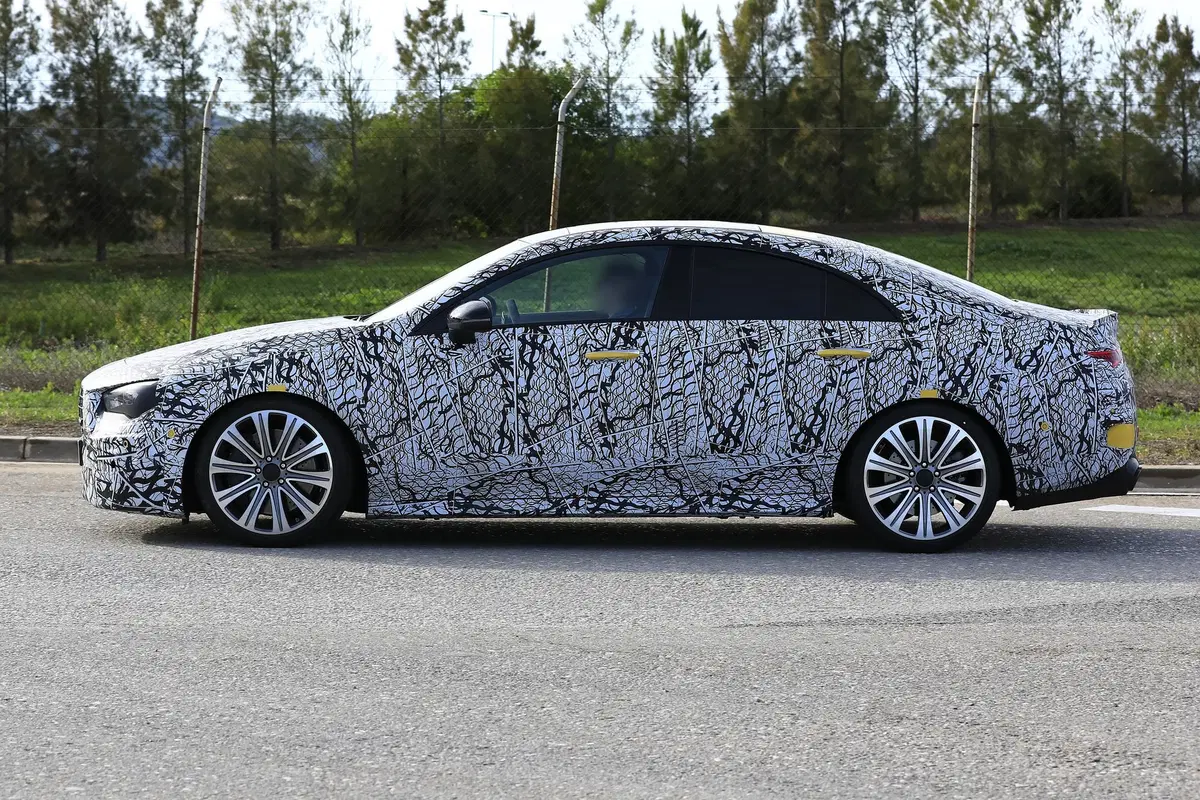 Mercedes, in arrivo le potenti CLA 35 e 45 AMG [Foto spia] (6)
