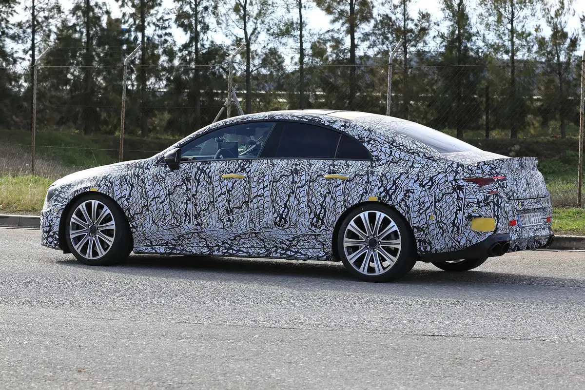 Mercedes, in arrivo le potenti CLA 35 e 45 AMG [Foto spia] (11)