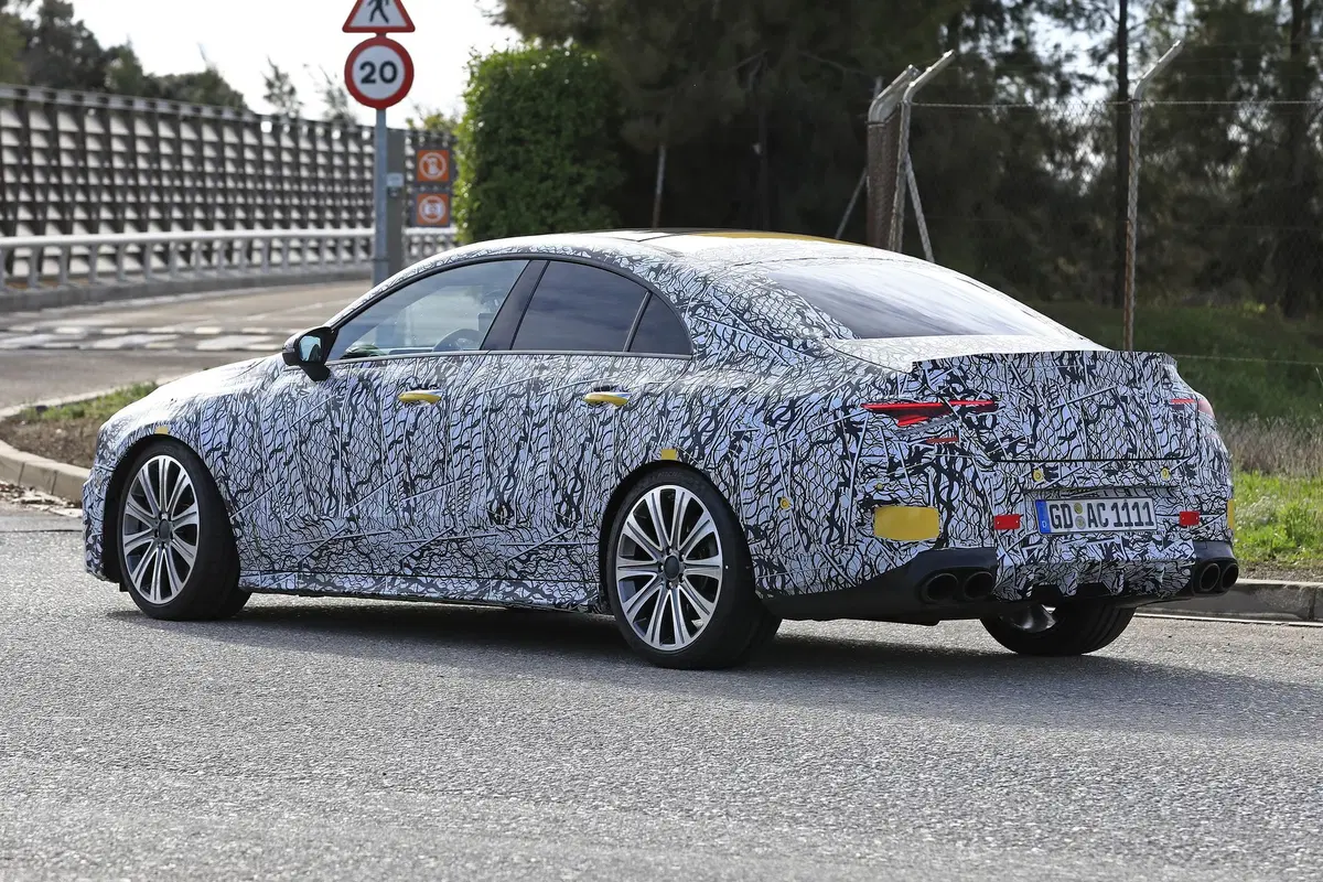 Mercedes, in arrivo le potenti CLA 35 e 45 AMG [Foto spia] (19)