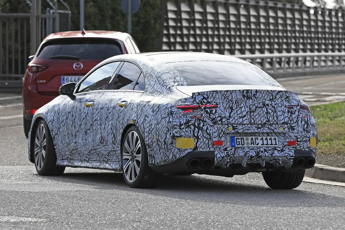 Mercedes, in arrivo le potenti CLA 35 e 45 AMG [Foto spia] (2)